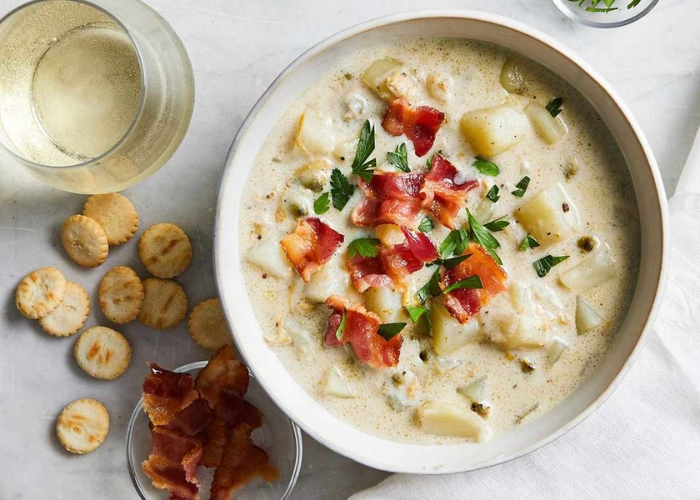 Súp nghêu món ăn đặc trưng của New England. Ảnh: Allrecipes