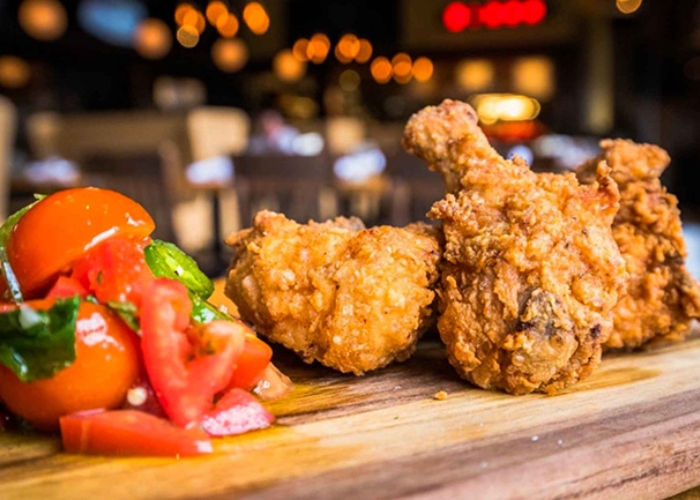 Gà rán món ăn nhanh nổi tiếng ở Mỹ. Ảnh: Du Lịch Mỹ