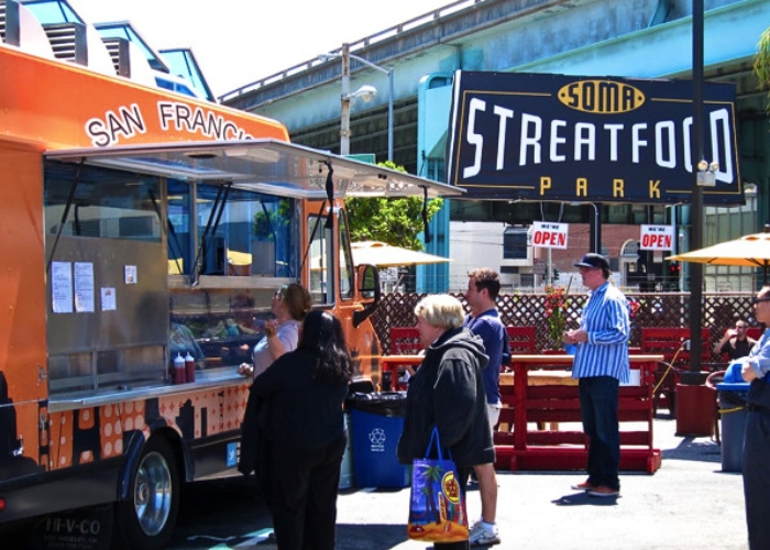 Món ăn đường phố ở Mỹ có nhiều food truck và quầy street food. Ảnh: EVA Air