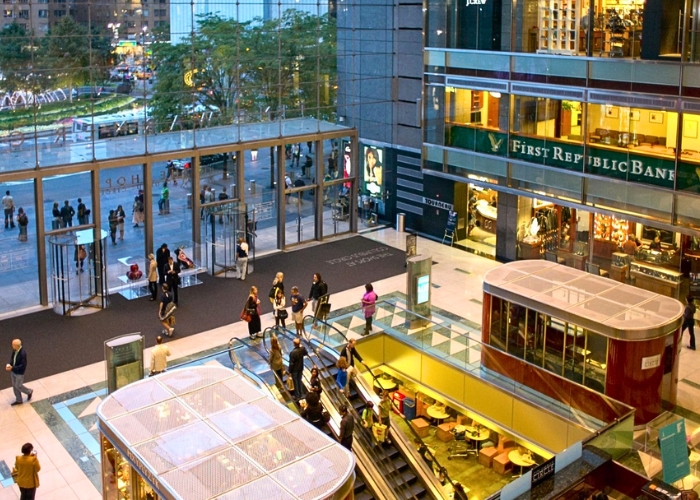 The Shops at Columbus Circle trung tâm mua sắm cao cấp. Ảnh: Pan American Travel