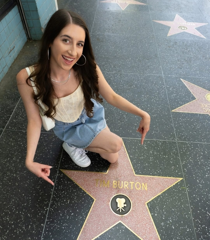 Tham quan Đại lộ Danh vọng Hollywood. Ảnh: robuilds
