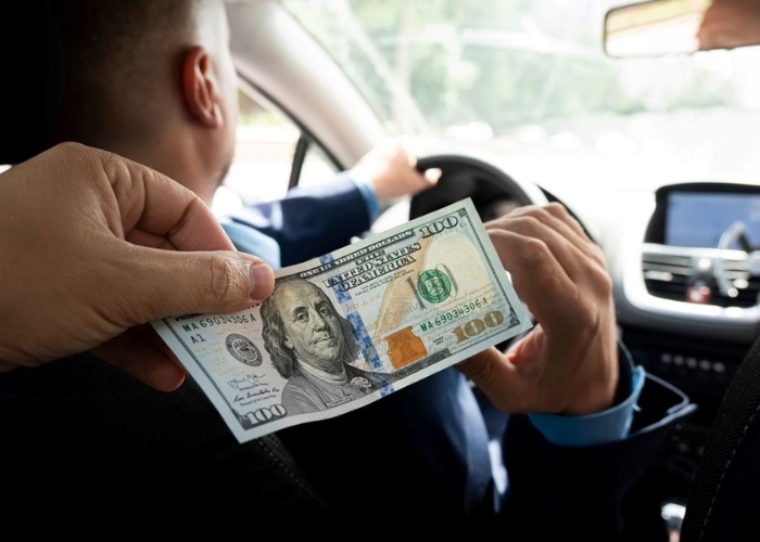 Một số dịch vụ đã tính sẵn phí. Ảnh: LatourLaw