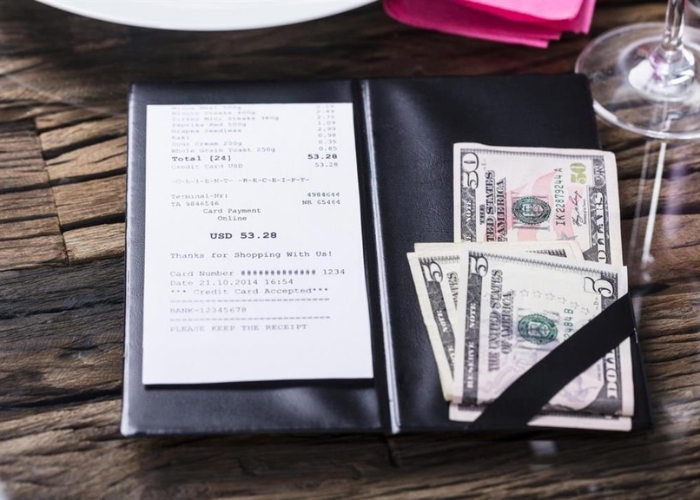 Không tip hoặc tip quá thấp. Ảnh: LatourLaw