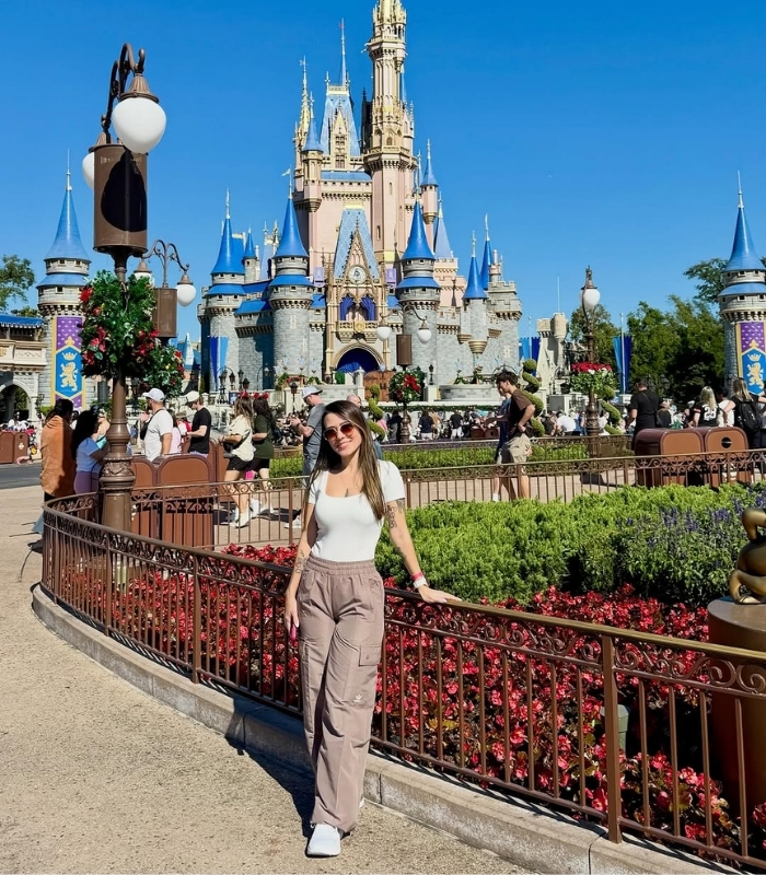 Cách đặt vé và sử dụng app Disney. Ảnh: maynakahama