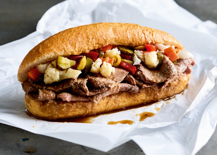 Italian Beef Sandwich bánh mì kẹp thịt bò. Ảnh: Delicious