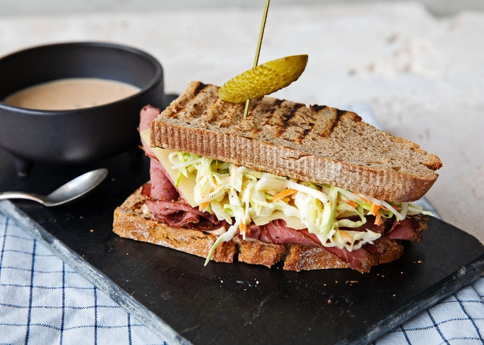 Pastrami Sandwich. Ảnh: Kitchen Stories