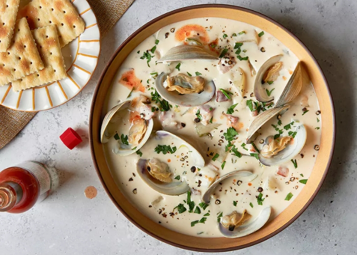 Clam Chowder món súp nghêu kem béo. Ảnh: Anyday