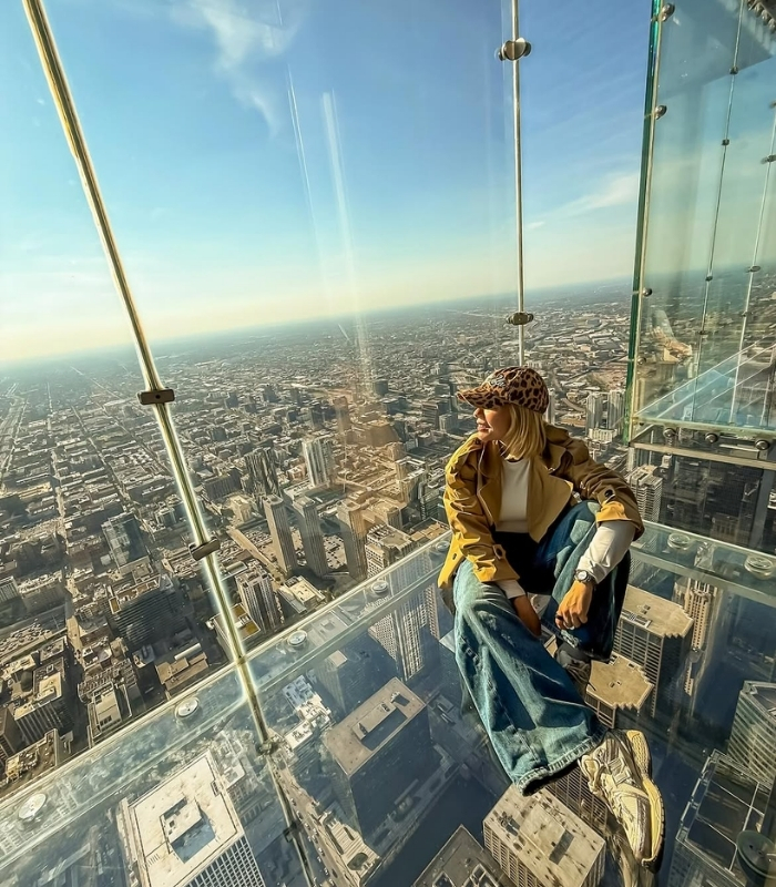 Tham quan Skydeck Chicago. Ảnh: vemateov
