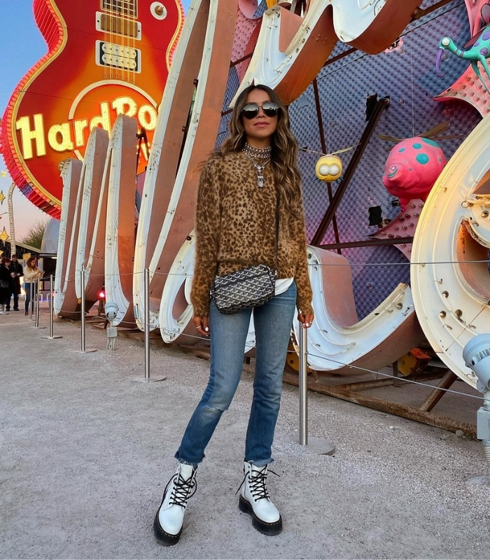 Khu trưng bày Neon Boneyard. Ảnh: sincerelyjules