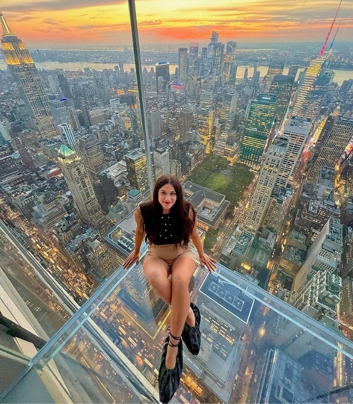 Hộp kính lơ lửng giữa không trung. Ảnh: summitov