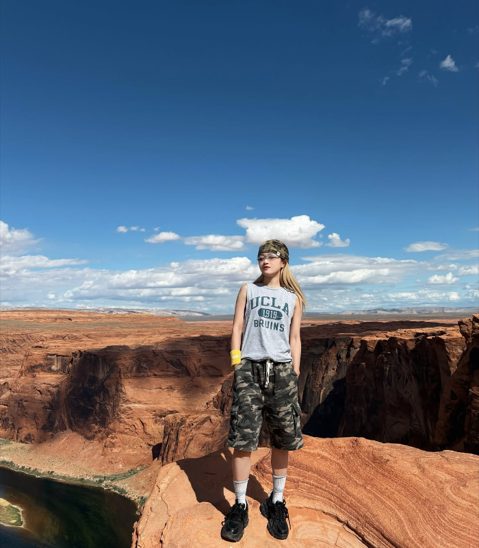 Đi bộ trên Horseshoe Bend Trail. Ảnh: duckie_elle