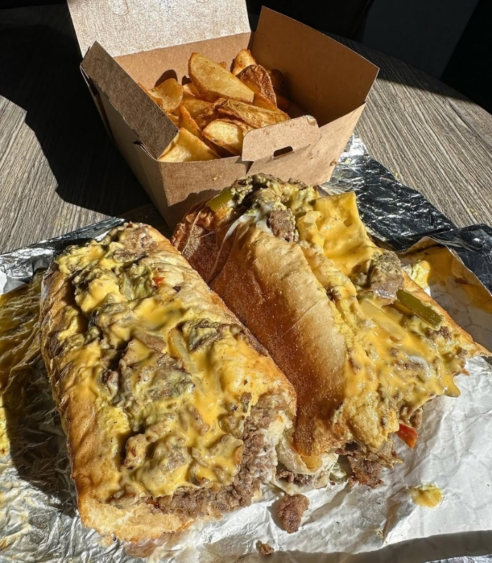 Philly Cheesesteak món ăn biểu tượng của Philadelphia. Ảnh: 614_eats
