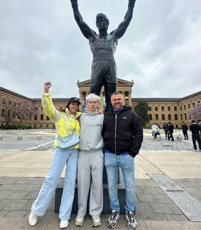Rocky Steps và tượng Rocky. Ảnh: lenkabinterova