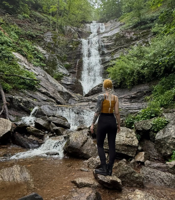 Linville Falls. Ảnh: breelzebubb