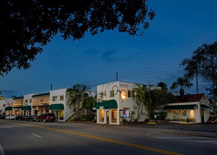 Ivanhoe Village. Ảnh: Orlando