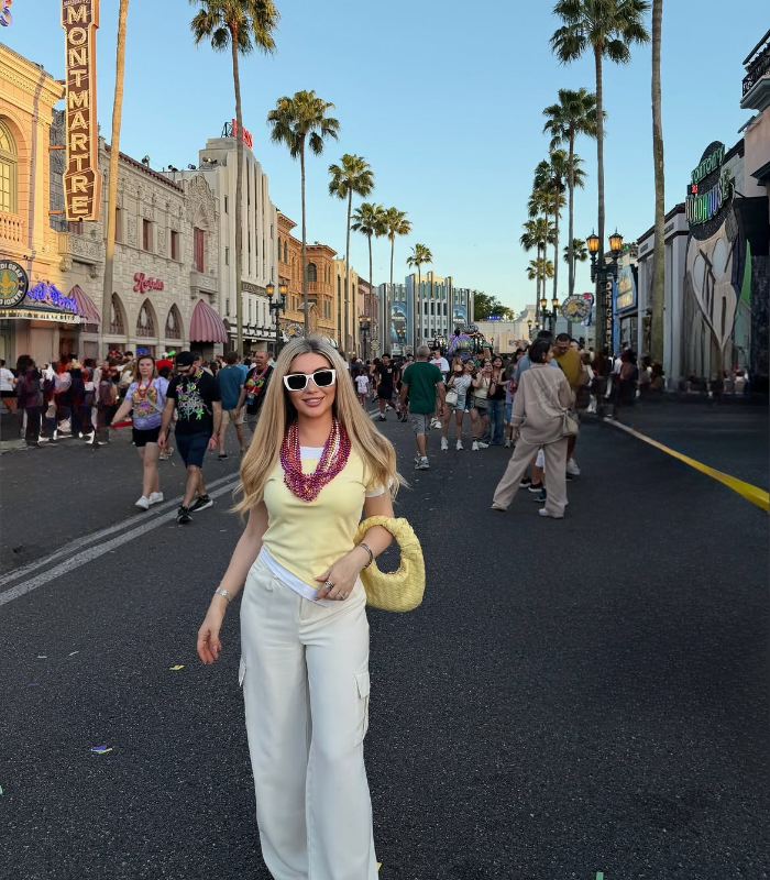 Gặp Nhân Vật Disney Và Tham Gia Các Show Diễn. Ảnh: kris.blackmer