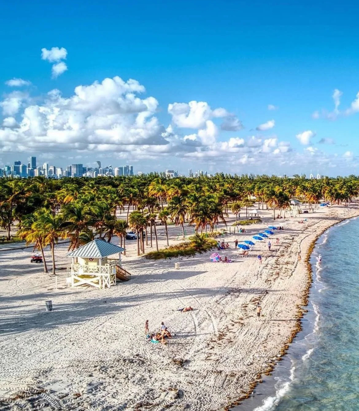 South Beach. Ảnh: themiamiguide