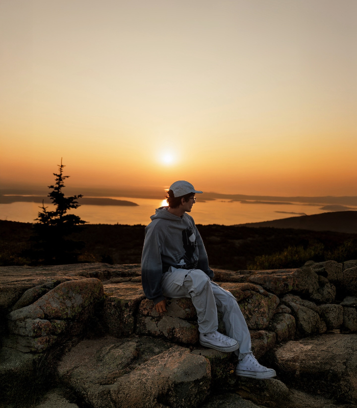 Hiking Lên Đỉnh Núi Cadillac. Ảnh: mayronbrum